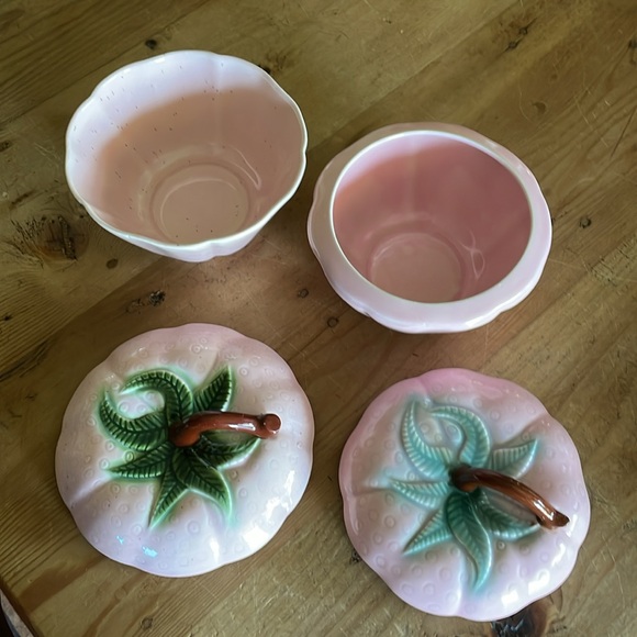 Two Vintage Strawberry Canisters USA Pottery - Picture 3 of 11